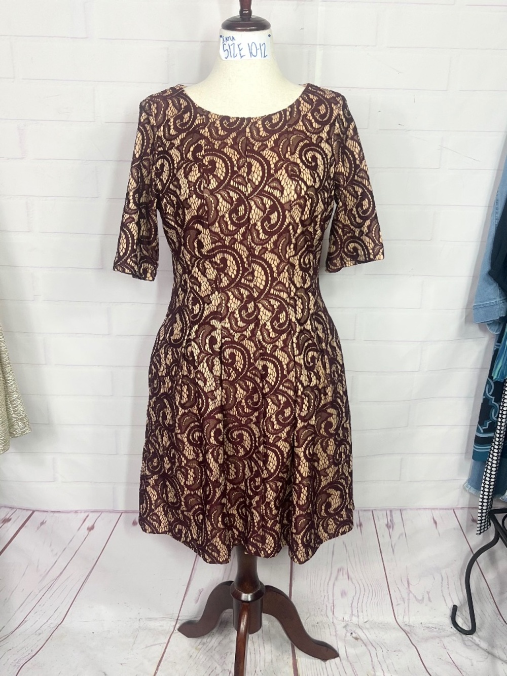 👗|•DANNY AND NICOLE•| Lace Overlay Dress Size 12👗
